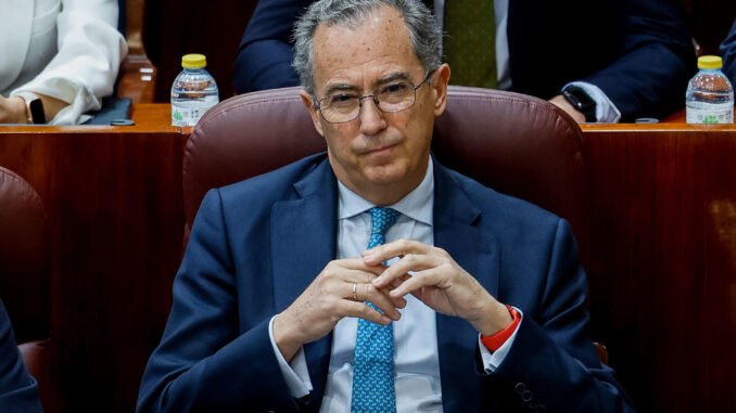 Enrique Ossorio, vicepresidente de la Comunidad de Madrid, durante el pleno de la Asamblea de Madrid, este jueves en Madrid.-EFE/Daniel González
