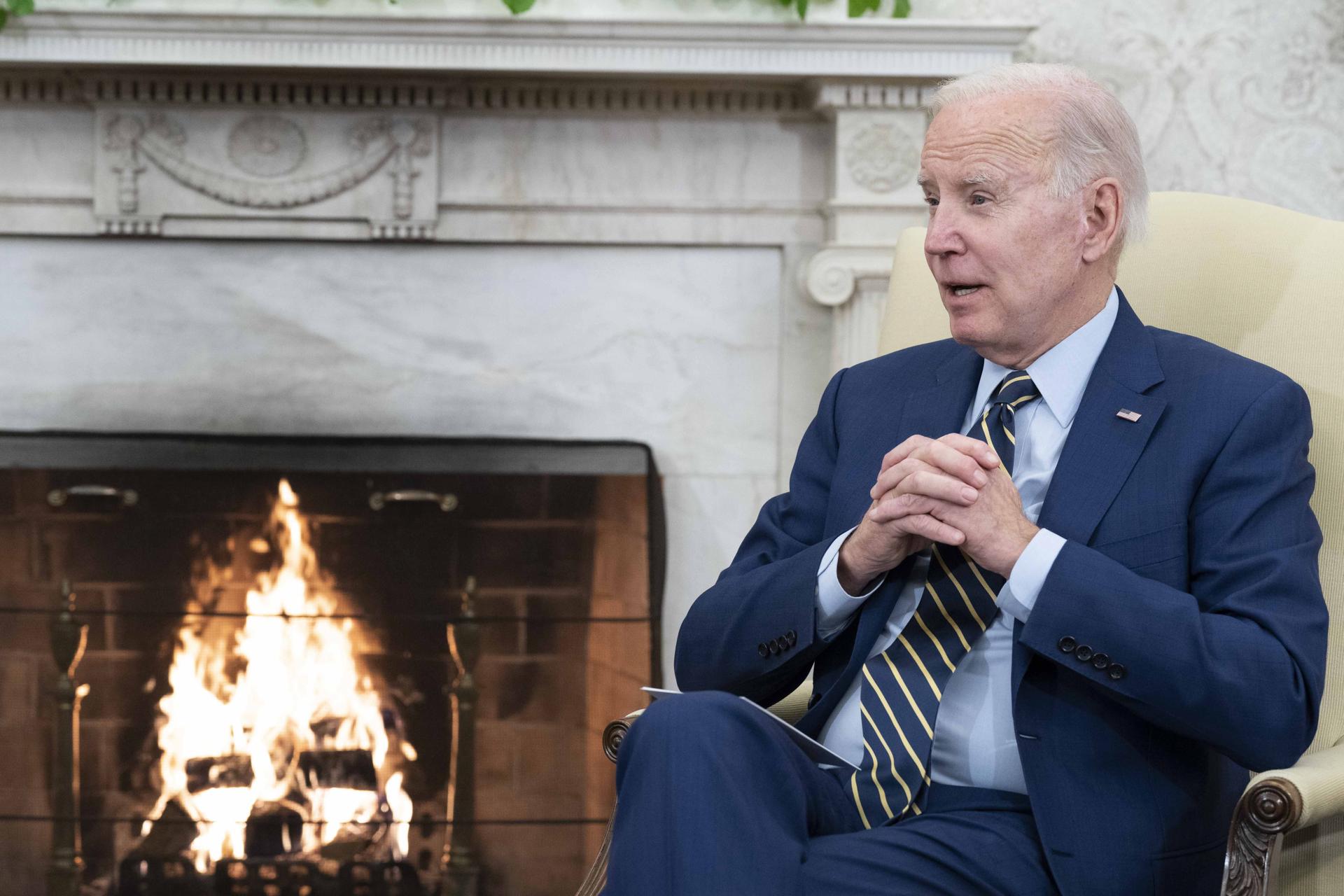 La presidenta de la Comisión Europea (CE), Ursula von der Leyen (fuera de cuadro), se reúne con el presidente de EE.UU., Joe Biden (d), este 10 de marzo de 2023, en la Casa Blanca, Washington. EFE/Bonnis Cash/Pool
