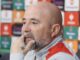 El entrenador del Sevilla, el argentino Jorge Sampaoli, en rueda de prensa tras el entrenamiento realizado con su plantilla previo al partido de ida de los octavos de final de la Liga Europa ante el Fenerbahçe de Estambul que disputarán en el estadio Sánchez Pizjuán de la capital hispalense. EFE/José Manuel Vidal