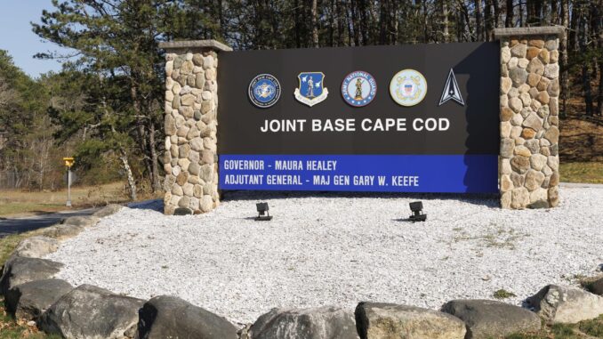 Imagen reciente de la entrada de la base de Cape Cod, donde Jack Teixeira trabajaba. EFE/EPA/CJ GUNTHER
