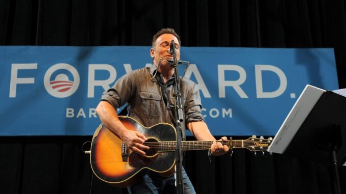 Imagen de archivo del cantante estadounidense Bruce Springsteen durante una campaña del expresidente Barack Obama. EFE/STEVE POPE
