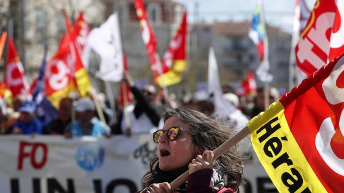 Manifestantes franceses irrumpen en la sede del gigante del lujo LVMH