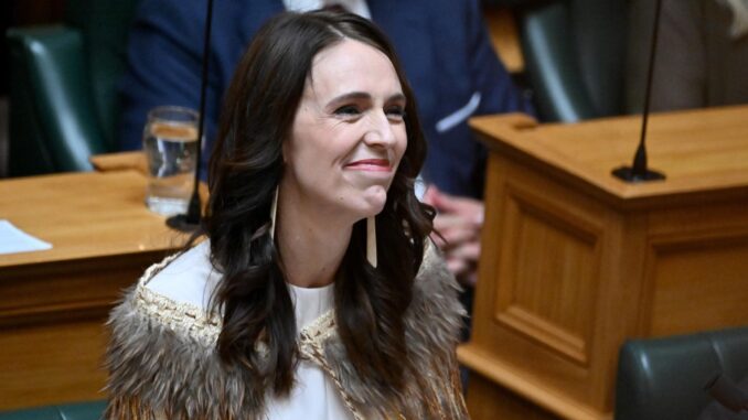 La ex primera ministra de Nueva Zelanda Jacinda Ardern, pronuncia su discurso de despedida en el Parlamento, en Wellington. EFE/EPA/MASANORI UDAGAWA AUSTRALIA AND NEW ZEALAND OUT
