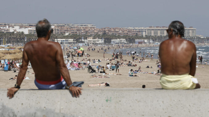 En la imagen, la playa de la Malvarosa, hoy en Valencia.EFE/ Kai Forsterling
