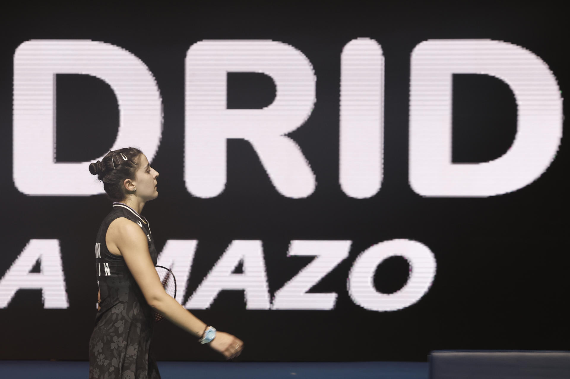 La española Carolina Marín tras perder ante la indonesa Gregoria Tunjung en las semifinales femeninas del Madrid Spain Master de Bádminton disputadas este sábado en Madrid. EFE/ Sergio Pérez
