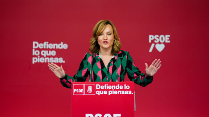 Imagen de archivo de la portavoz del PSOE y ministra de Educación, Pilar Alegría en rueda de prensa. EFE/ Borja Sánchez Trillo
