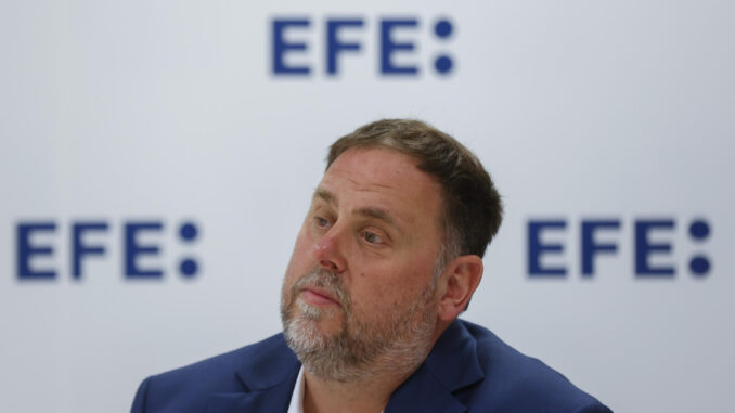 El presidente de ERC, Oriol Junqueras, explica en una entrevista con la Agencia EFE cuáles son los retos y los riesgos de cara a las elecciones municipales del 28 de mayo. EFE/Toni Albir
