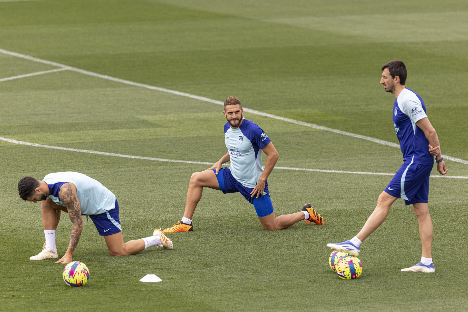 Koke y Hermoso, en un momento del entrenamiento.- EFE/Daniel Gonzalez
