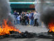 Conductores de autobuses protestan tras conocer del asesinato de uno de sus compañeros en La Matanza, provincia de Buenos Aires (Argentina). EFE/ Str