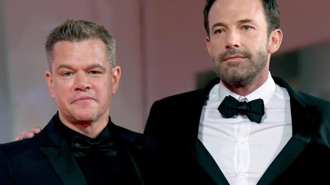 "Kiss the future", que inaugura el certamen el 7 de junio y está producida por Ben Affleck (d) y Matt Damon. Imagen de archivo. EFE/ETTORE FERRARI
