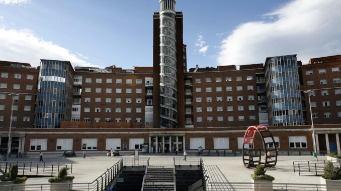 Vista general del Hospital de Cruces, en Barakaldo (Vizcaya). EFE/Chema Moya
