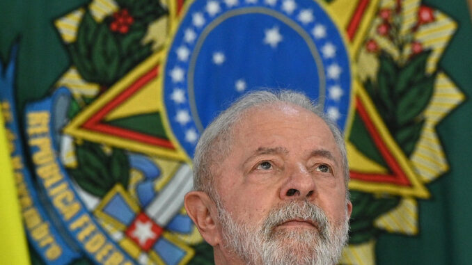 El presidente de Brasil, Luiz Inácio Lula da Silva, participa en una reunión en el Palacio del Planalto, en Brasilia (Brasil). en una imagen de archivo. EFE/ Andre Borges

