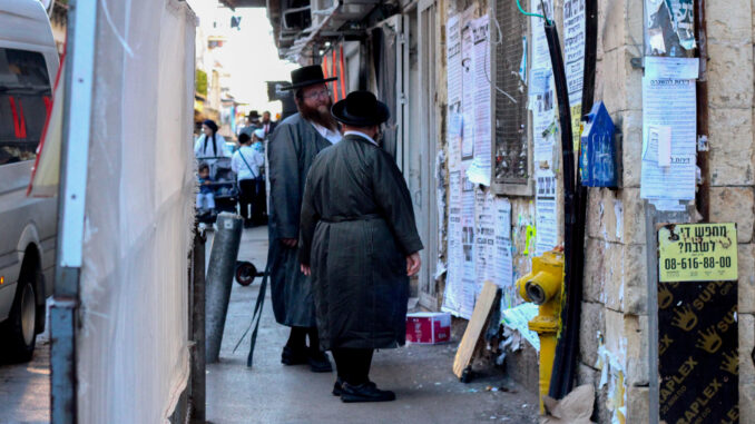 Judíos ultraortodoxos en el barrio de Mea Shearim, en Jerusalén. EFE/ Joan Mas Autonell
