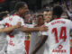 Los jugadores del Sevilla celebran el segundo gol del equipo andaluz durante el encuentro correspondiente a la jornada 30 de primera división que han disputado frente al Villarreal en el estadio Sánchez Pizjuán, en Sevilla. EFE/José Manuel Vidal.