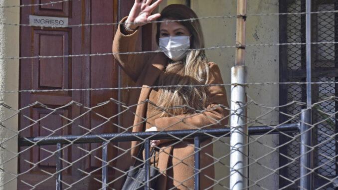 Fotografía de archivo fechada el 15 de junio de 2022 que muestra a la expresidenta interina de Bolivia Jeanine Áñez en la cárcel de Mujeres de Miraflores, en La Paz (Bolivia). EFE/Stringer
