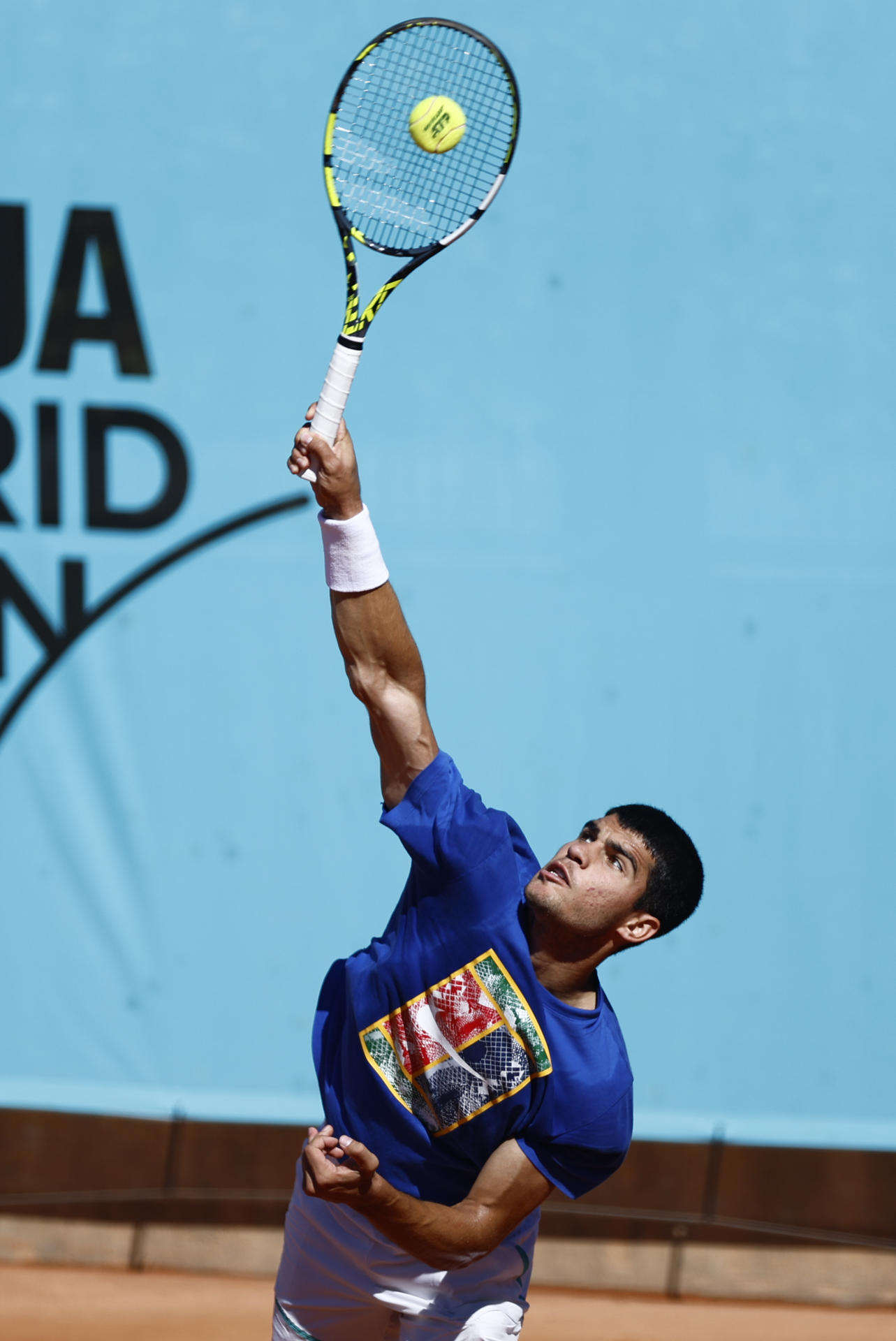 El tenista español Carlos Alcaraz durante un entrenamiento en la Caja Mágica en Madrid, en el marco del Masters 1000 de Madrid. EFE/ Rodrigo Jiménez
