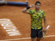 El tenista español Carlos Alcaraz reacciona ante el finlandés Emil Ruusuvuori durante el partido de la ronda 64 del torneo Masters 1000 Mutua Madrid Open de tenis que disputaron este viernes en Madrid. EFE/ Juanjo Martín