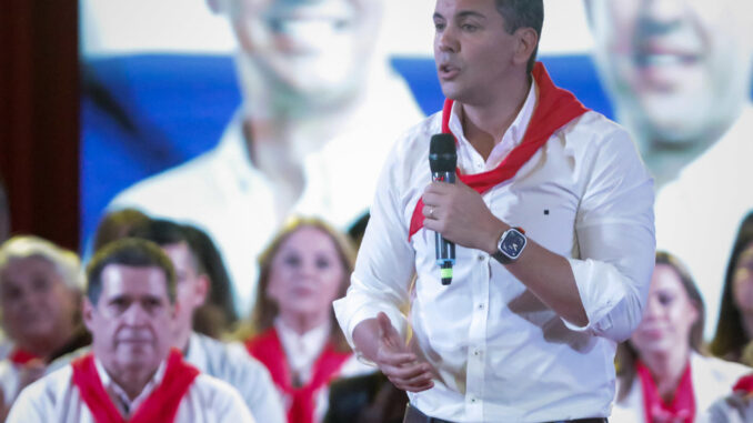 El candidato oficialista a la Presidencia de Paraguay, Santiago Peña. EFE/ Rubén Peña
