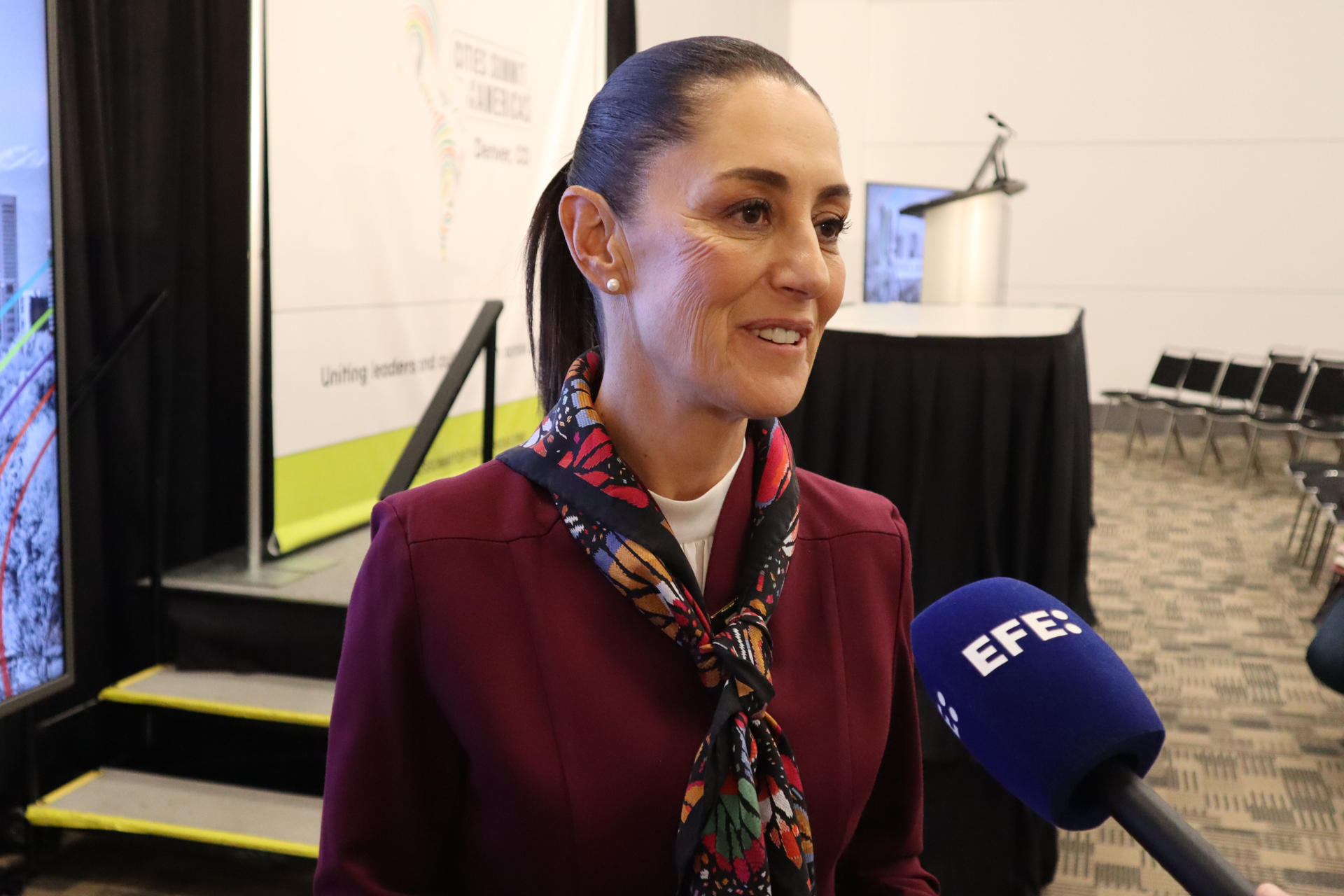 La jefa de Gobierno de Ciudad de México, Claudia Sheinbaum, habla durante una entrevista con Efe en la primera Cumbre de Ciudades de las Américas, el 27 de abril de 2023, en Denver, Colorado (EE.UU.). EFE/Octavio Guzmán
