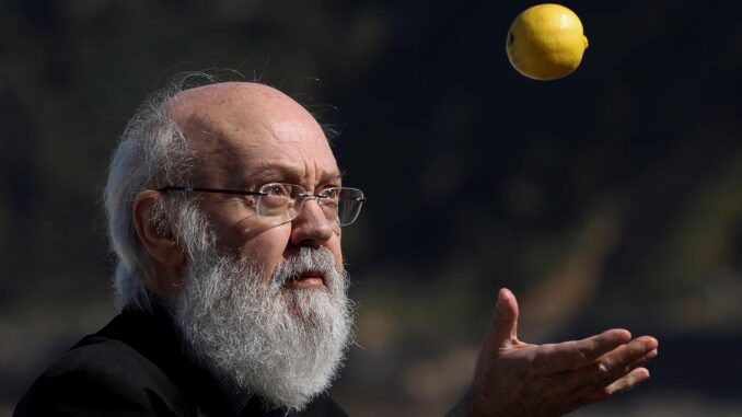 Imagen del director José Luis Cuerda durante la presentación de su película "Tiempo después", en 2018. EFE/Javier Etxezarreta
