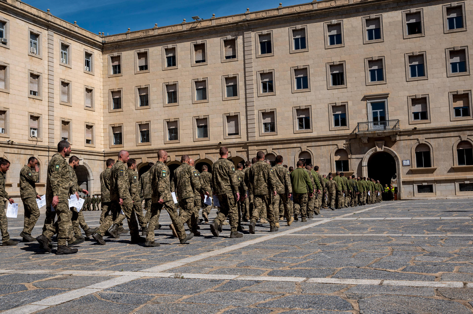 Un momento del acto de despedida del contingente ucraniano, celebrado este lunes en la Academia de Infantería de Toledo. EFE/Ismael Herrero
