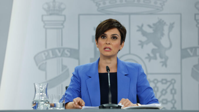 La ministra de Política Territorial y portavoz del Gobierno, Isabel Rodríguez, durante la rueda de prensa posterior al Consejo de Ministros, este martes en Moncloa. EFE/J.J. Guillén
