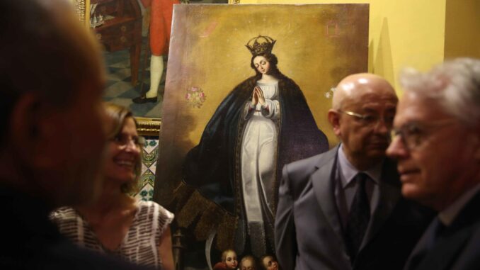 Fotografía de la "Inmaculada Concepción" hoy, proveniente de la Capilla Nuestra Señora de Ninabamba en Acomayo, en Lima (Perú). EFE/ Paolo Aguilar
