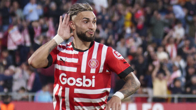 El delantero argentino del Girona FC Taty Castellanos celebra tras anotar el 3-0 durante el encuentro correspondiente a la jornada 31 de LaLiga Santander. EFE/ David Borrat
