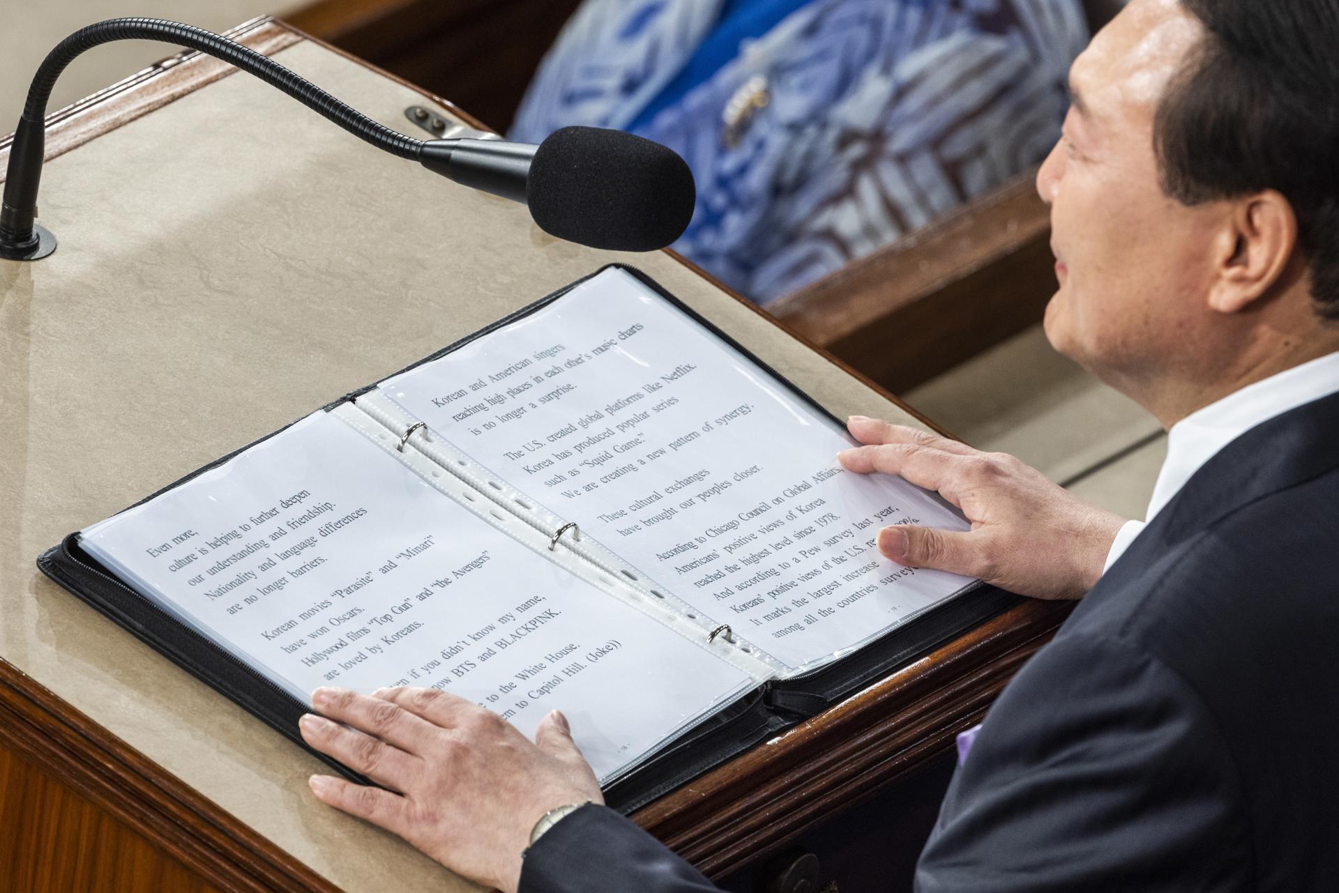 El presidente de Corea del Sur Yoon Suk Yeol pronuncia un discurso ante el Congreso de EE.UU., en Washington (EE.UU.). EFE/EPA/JIM LO SCALZO
