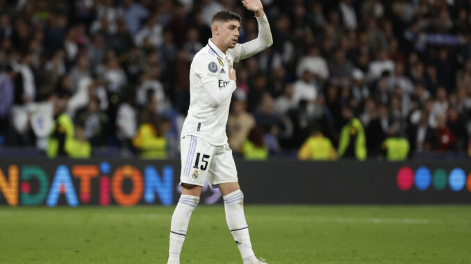 El centrocampista uruguayo del Real Madrid Federico Valverde (i). EFE/ Juanjo Martin
