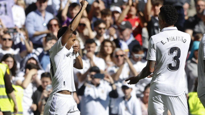 Rodrygo celebra su gol frente al Valladolid en el Santiago Bernabéu. EFE/ Rodrigo Jimenez
