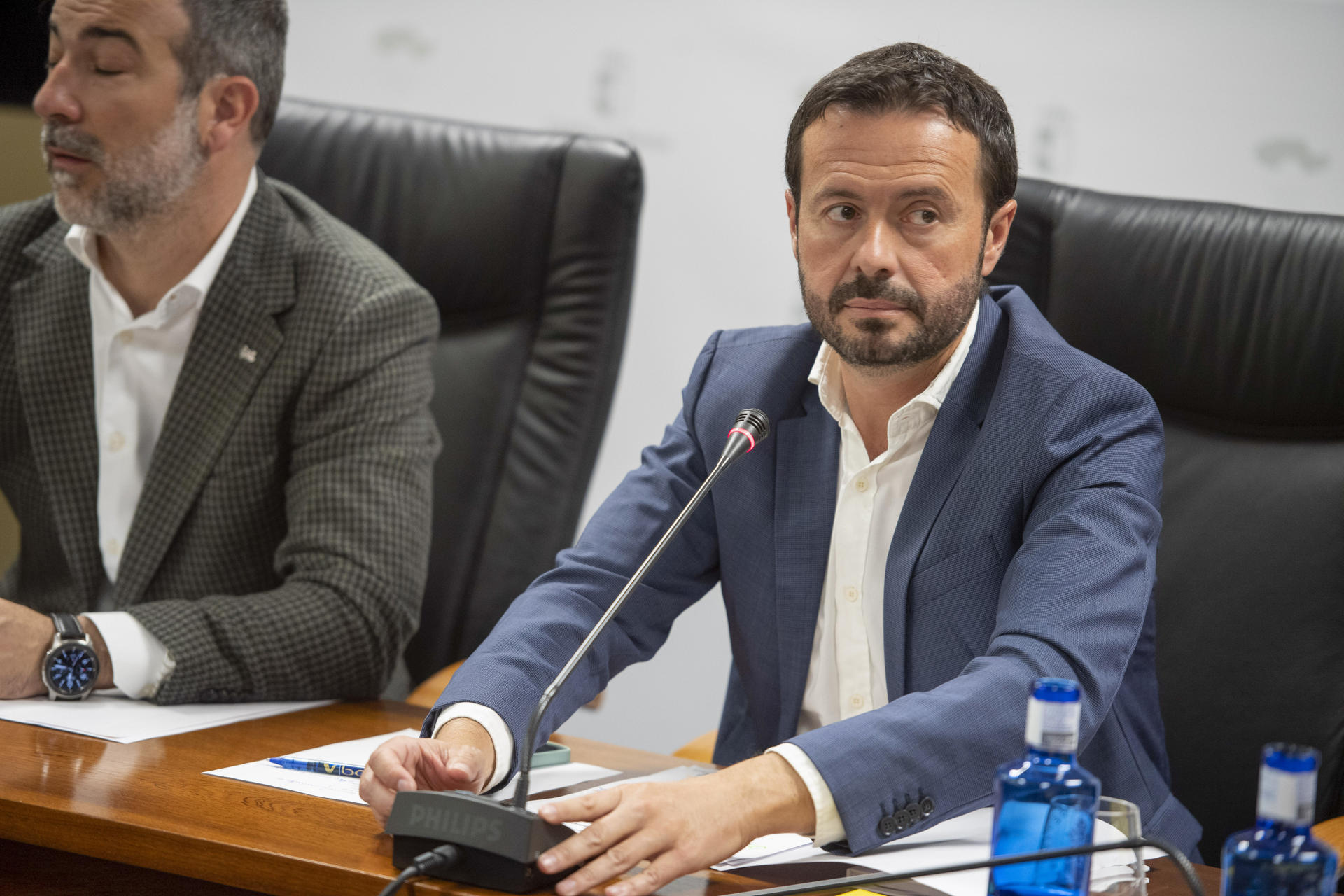 El consejero de Desarrollo Sostenible, José Luis Escudero, se reúne este miércoles en Toledo con organizaciones profesionales agrarias, representantes de los cosechadores y representantes de las empresas del sector forestal para definir medidas temporales para prevenir los incendios forestales. EFE/Ismael Herrero
