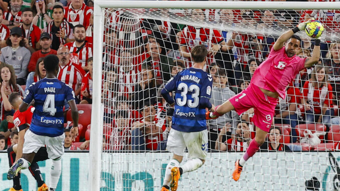 El portero del Betis Claudio Bravo, en una foto de archivo.EFE/Miguel Toña
