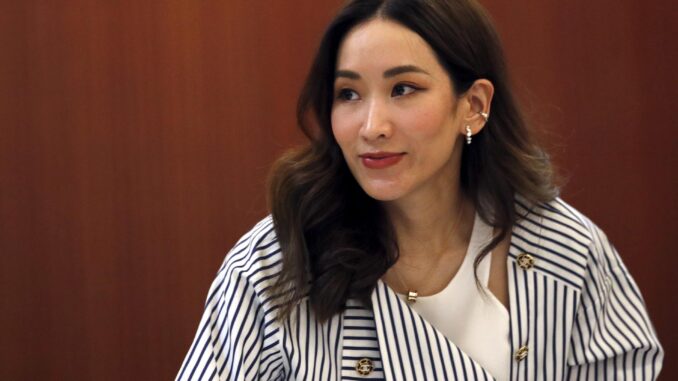 Pinthongta Shinawatra, candidata del partido Pheu Thai ("Para los tailandeses"), durante una reciente conferencia de prensa en Bangkok. EFE/EPA/Rungroj Yongrit
