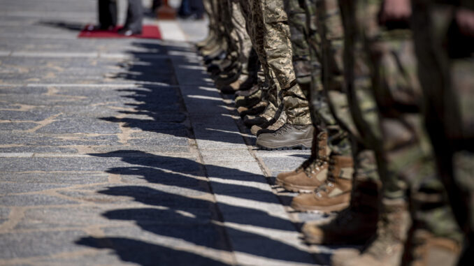 Imagen de archivo de un acto público con militares. EFE/ Ismael Herrero
