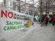 Imagen de archivo de protestas en Zaragoza contra el proyecto de unión de las estaciones de esquí de Astún y Formigal, que atravesará el valle de la Canal Roya. EFE/Javier Cebollada