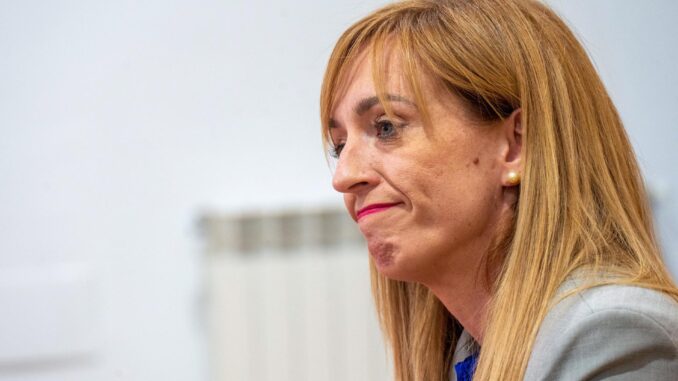 -La alcaldesa en funciones de Maracena (Granada) y candidata socialista a repetir en el cargo, Berta Linares, ha anunciado este miércoles que no dimitirá pese a su vinculación con el secuestro, en febrero, de la que era concejal del PSOE Vanessa Romero, al considerar que hacerlo sería reconocer una culpabilidad que no existe, en declaraciones a los medios este miércoles. EFE/Miguel Ángel Molina
