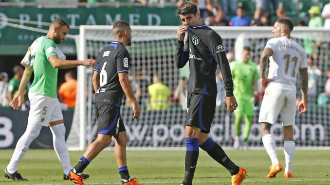 Koke y Morata, este domingo tras la derrota en Elche. EFE/ Manuel Lorenzo
