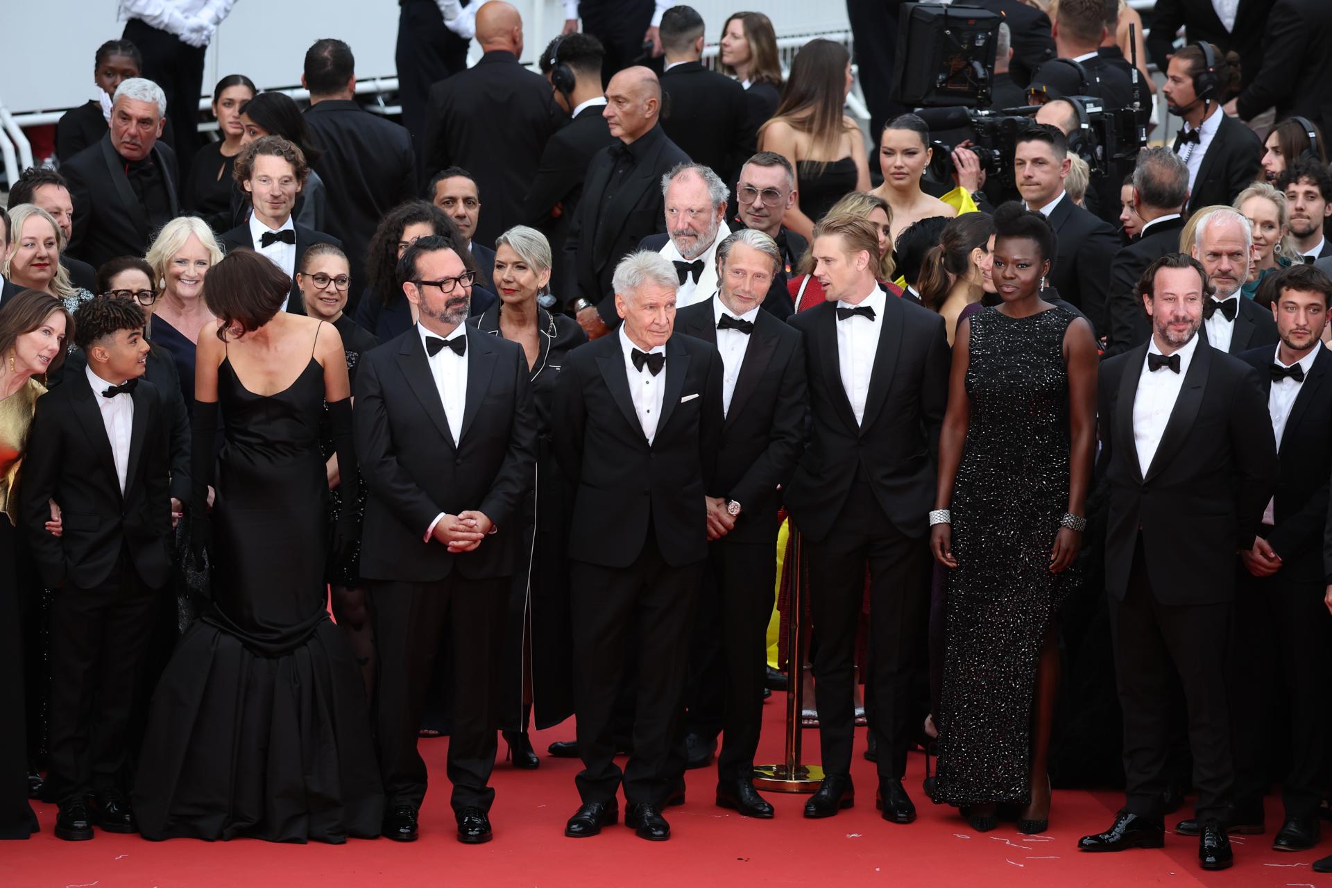 El equipo de Indiana Jones en la premier de ayer en Cannes. EFE/EPA/Mohammed Badra
