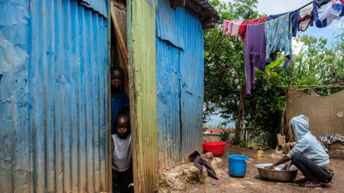 Vista de niños en la comuna de Kenskoff al sur de Puerto Príncipe (Haití). EFE/ Johnson Sabin
