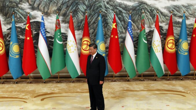 El presidente chino, Xi Jinping, en la cumbre China-Asia Central celebrada en la ciudad de Xi'an (centro) del país.EFE/EPA/FLORENCE LO / POOL
