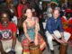 Imagen de archivo de los duques de Cambridge, Guillermo y Catalina, tocando instrumentos de percusión durante una visita al "Cultural Yard" en el barrio de Trenchtown, donde nació la leyenda del reggae Bob Marley, en Kingston (Jamaica). EFE/ Rudolph Brown
 
Kingston (Jamaica), 23/03/2022.- Britain's Prince William, Duke of Cambridge (C-R) and Catherine, Duchess of Cambridge (C-L) play percussion instruments as they visit the 'Cultural Yard' in the Trenchtown neighborhood, where reggae legend Bob Marley was born, in Kingston, Jamaica, 23 March 2022. The royals' trip to Jamaica coincided with the former British colony's 60th independence anniversary and the 70th anniversary of Queen Elizabeth II's coronation. Their visit was met with anti-colonial protest and demands for an apology and slavery reparations from Britain and the British monarchy. (Protestas, Duque Duquesa Cambridge, Reino Unido) EFE/EPA/Rudolph Brown