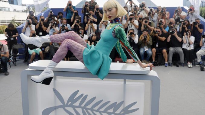 La bailarina Aoi Yamada durante el photocall de 'Perfect Days' en Cannes. EFE/EPA/GUILLAUME HORCAJUELO
