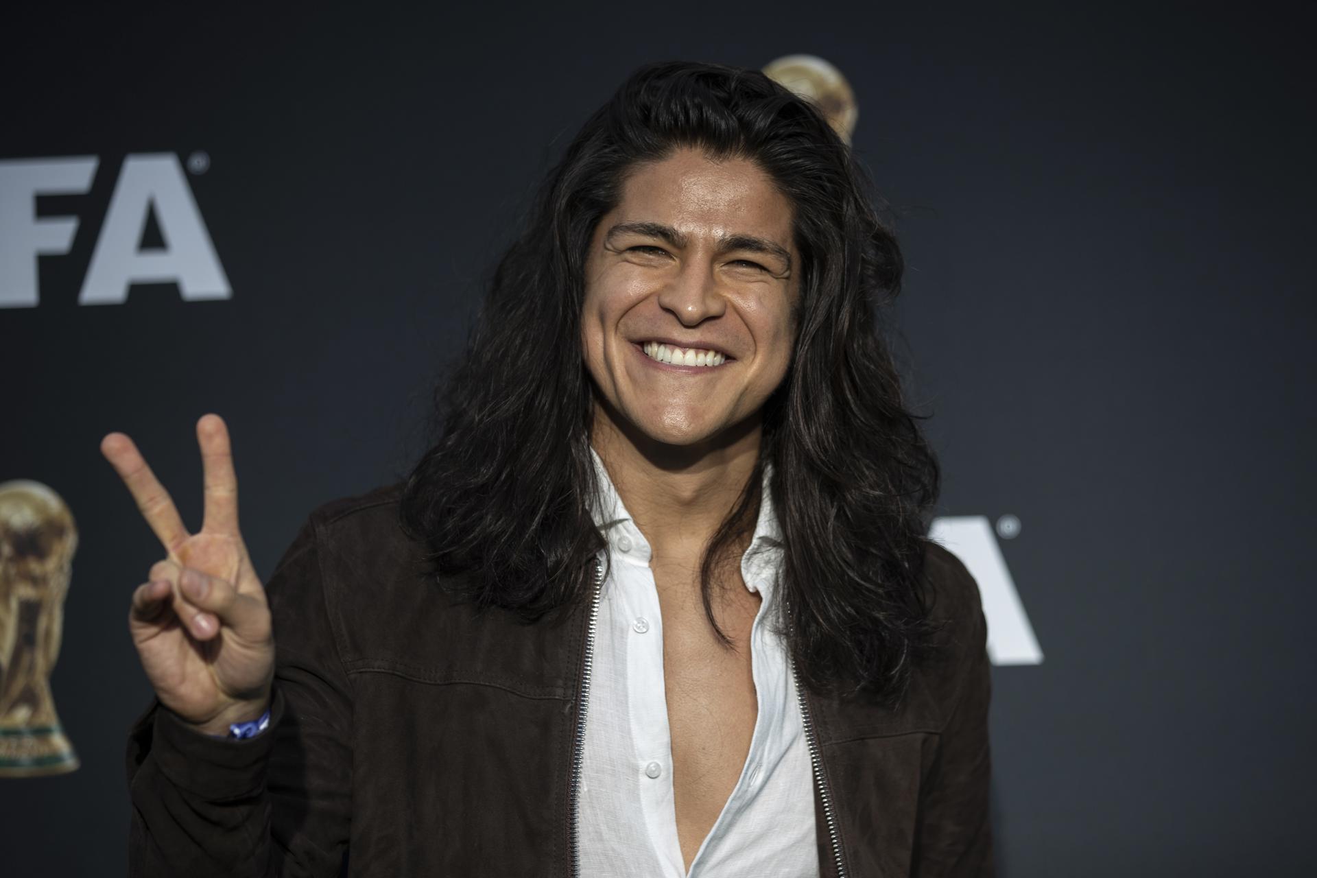 El actor Cristo Fernández en la presentación de la marca oficial y el logo del Mundial 2026 en Los Ángeles (EE.UU.). EFE/EPA/ETIENNE LAURENT
