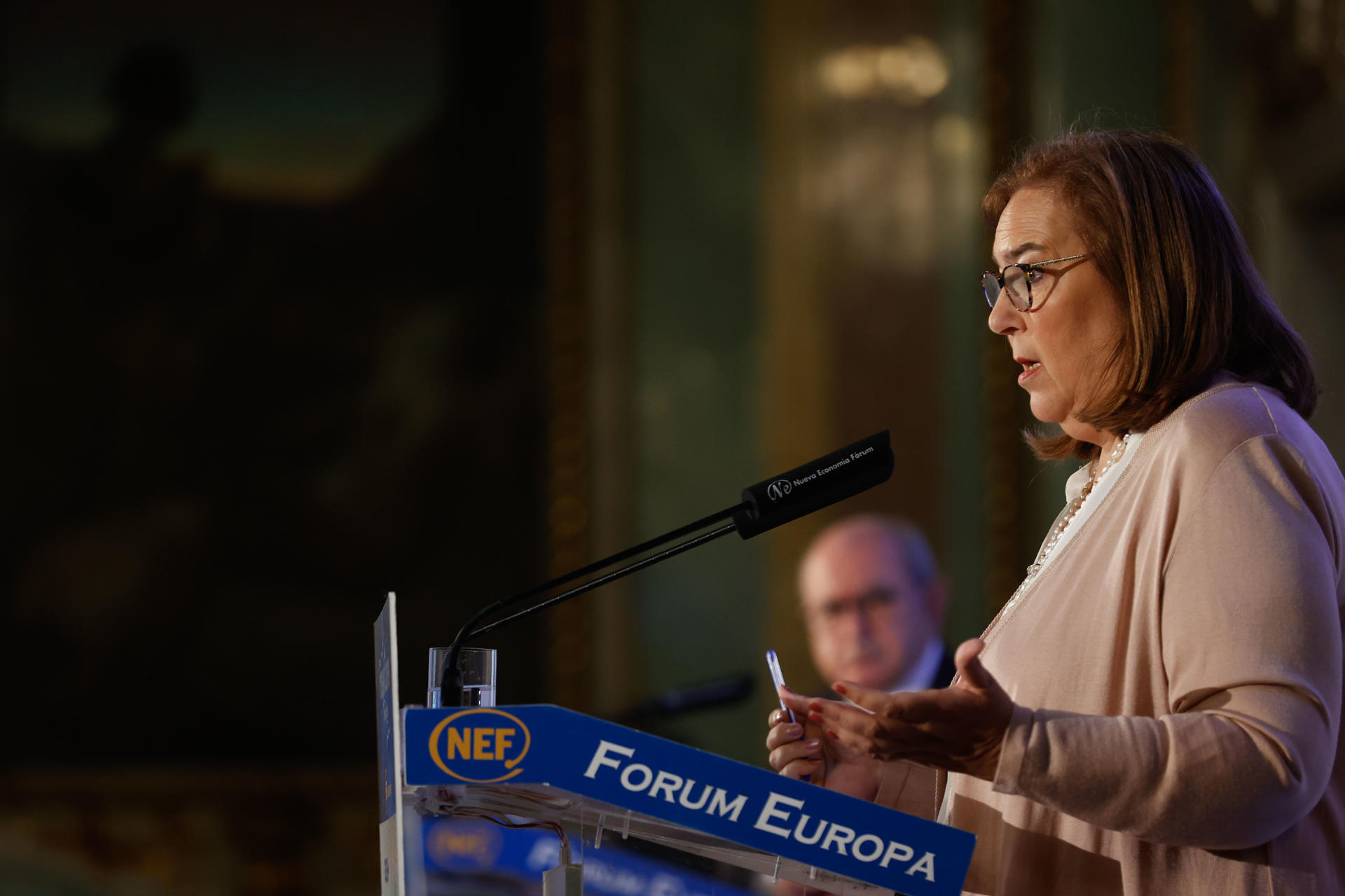 La presidenta de la Asociación Víctimas del Terrorismo, Maite Araluce, protagoniza un desayuno informativo Fórum Europa de Nueva Economía Fórum, este martes, en Madrid. EFE/ Javier Lizón
