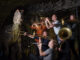 Músicos en la sala de dinosaurios del Museo de Historia Natural de Viena, convertida es una de las estaciones del proyecto artístico El puente de Ganímedes. EFE/ Helmut Wimmer. Cedida Museo de Bellas Artes de Viena.