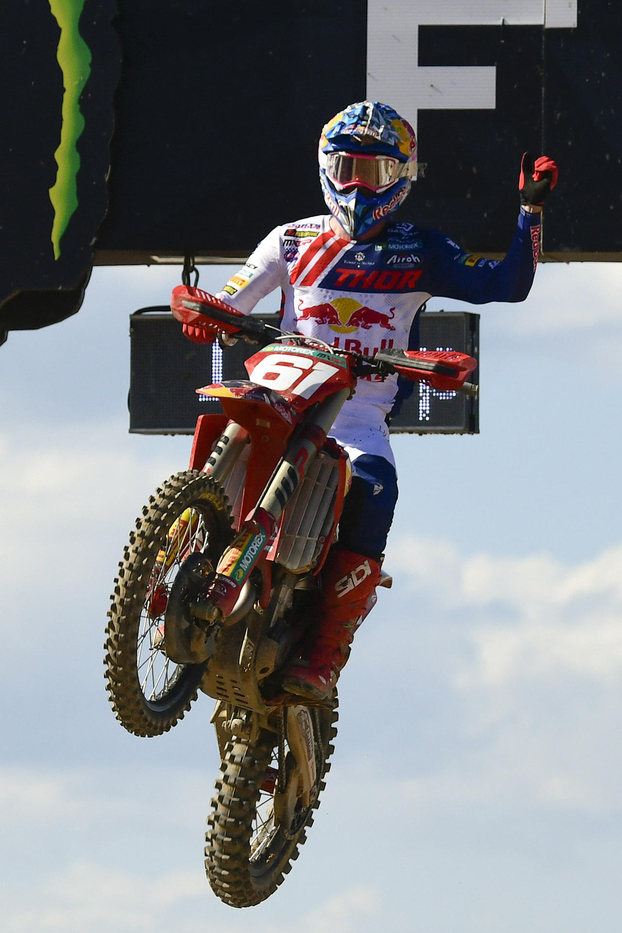 El piloto Jorge Prado compite durante el MXGP del Gran Premio de España de Motocross, en el circuito de Arroyomolinos (Madrid). EFE/ Víctor Lerena
