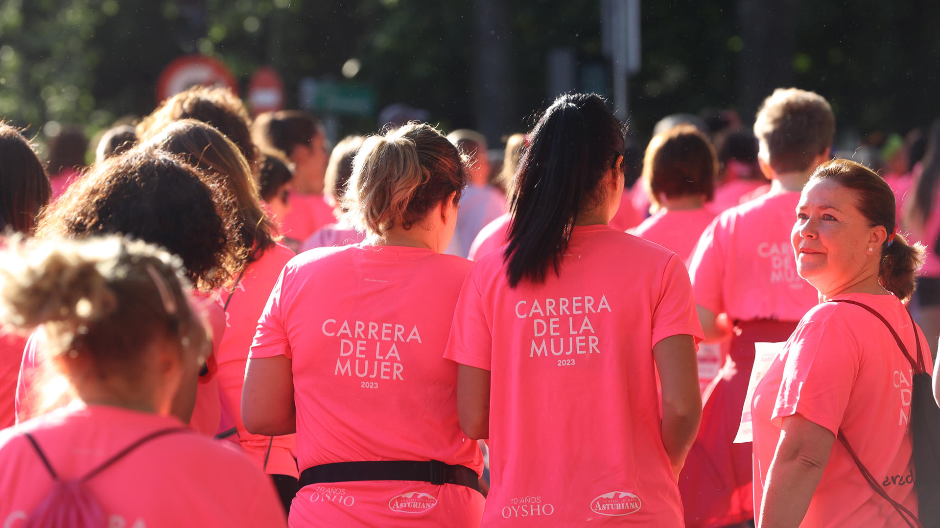 Más de 30.000 corredoras participan en la Carrera de la Mujer, que pretende ayudar a visibilizar la lucha contra la violencia doméstica y que se celebra coincidiendo con el Día de la Madre. EFE/ Kiko Huesca
