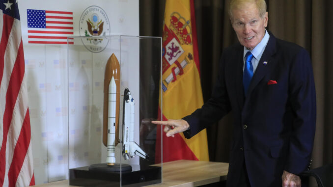 El administrador de la NASA, Bill Nelson, durante la entrevista mantenida con EFE. EFE/Fernando Alvarado
