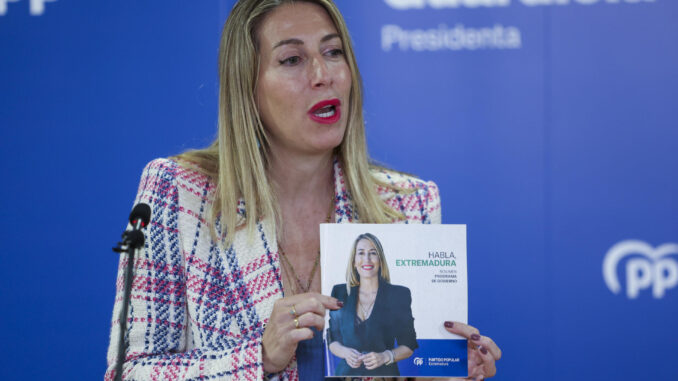 La candidata del PP a la Presidencia de la Junta, María Guardiola, ha pedido al líder socialista, Guillermo Fernández Vara, que "por respeto" a Extremadura y a sí mismo dé un paso "al lado" porque las urnas han pedido "cambio". EFE/ Jero Morales
